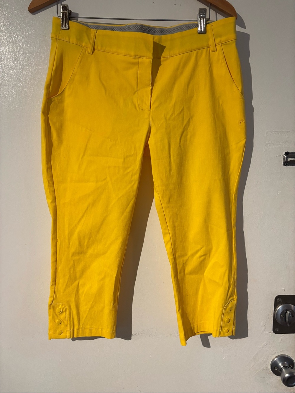 HEAD Golf Women’s Yellow Capri Pants Size 10 Stretch Snap Hem Performance
(1198)